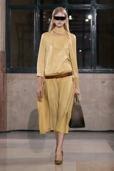 Look 3